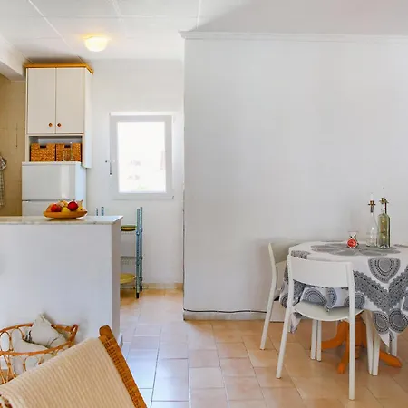 2 Bedroom Gorgeous In ピラール・デ・ラ・オラダダ